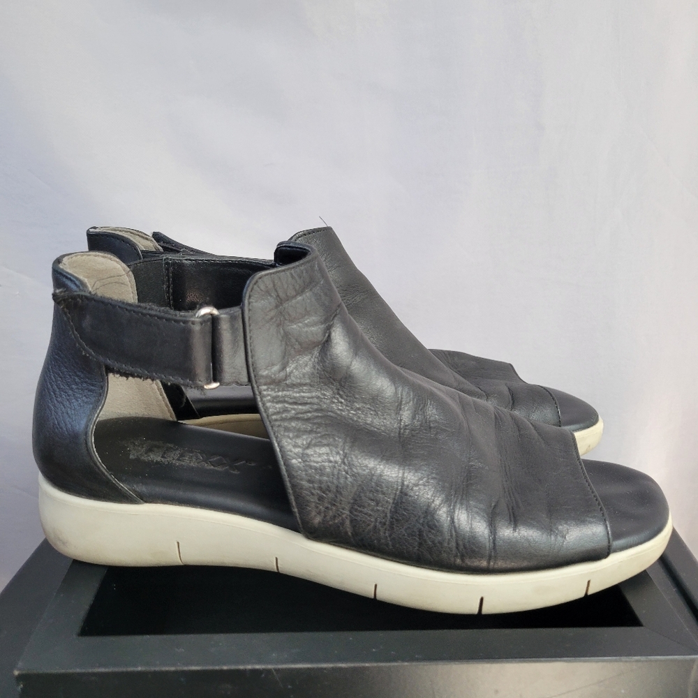 The Flexx Front Row Open Toe Leather Sandals Blac… - image 1